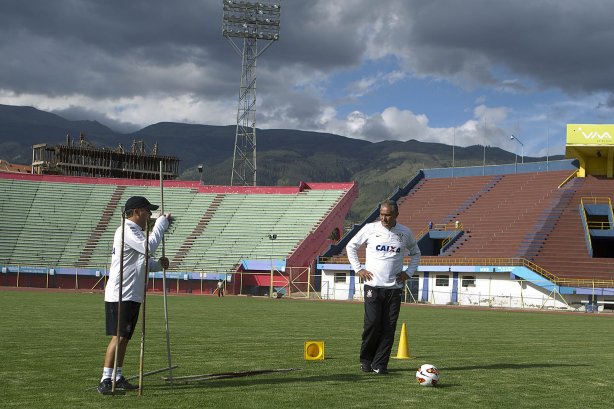 Durante o treino esta tarde no Estadium Felix Capriles, em Cochabamba. O próximo jogo da equipe será quarta-feira, 20/02, contra o San José, na cidade de Oruro/Bolivia, primeiro jogo da fase de classificação da Copa Libertadores de América 2013