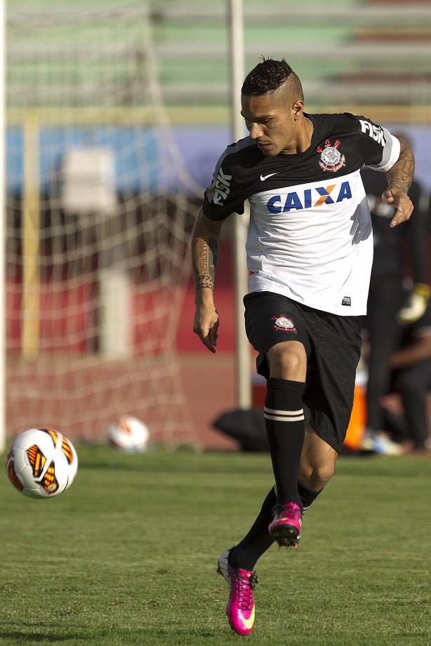 Durante o treino esta tarde no Estadium Felix Capriles, em Cochabamba. O próximo jogo da equipe será quarta-feira, 20/02, contra o San José, na cidade de Oruro/Bolivia, primeiro jogo da fase de classificação da Copa Libertadores de América 2013