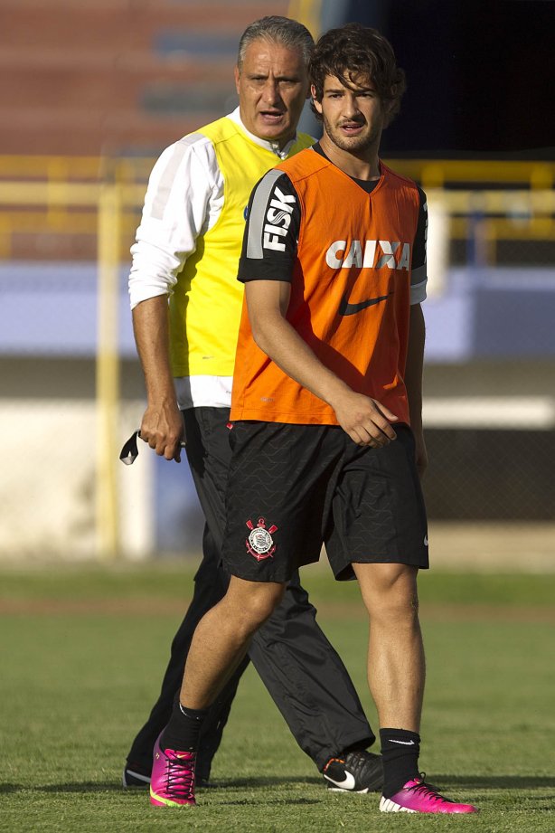 Durante o treino esta tarde no Estadium Felix Capriles, em Cochabamba. O próximo jogo da equipe será quarta-feira, 20/02, contra o San José, na cidade de Oruro/Bolivia, primeiro jogo da fase de classificação da Copa Libertadores de América 2013