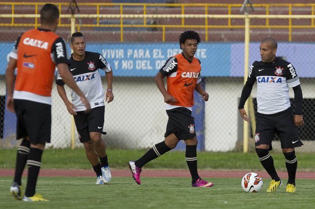 Durante o treino esta tarde no Estadium Felix Capriles, em Cochabamba. O próximo jogo da equipe será quarta-feira, 20/02, contra o San José, na cidade de Oruro/Bolivia, primeiro jogo da fase de classificação da Copa Libertadores de América 2013