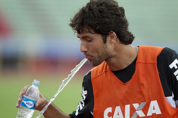 Durante o treino esta tarde no Estadium Felix Capriles, em Cochabamba. O próximo jogo da equipe será quarta-feira, 20/02, contra o San José, na cidade de Oruro/Bolivia, primeiro jogo da fase de classificação da Copa Libertadores de América 2013