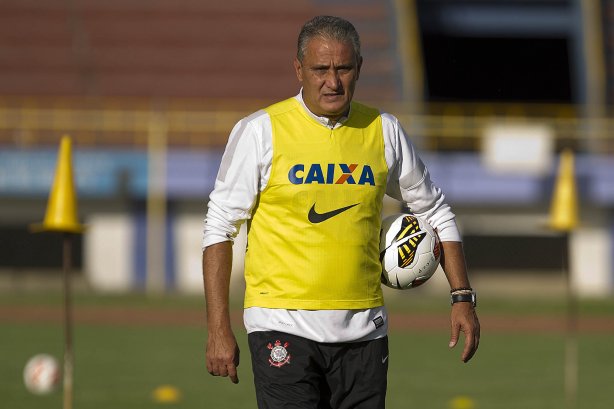 Durante o treino esta tarde no Estadium Felix Capriles, em Cochabamba. O próximo jogo da equipe será quarta-feira, 20/02, contra o San José, na cidade de Oruro/Bolivia, primeiro jogo da fase de classificação da Copa Libertadores de América 2013
