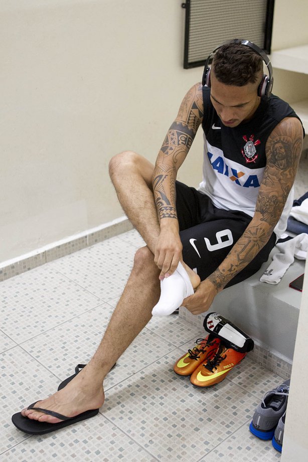 Nos vestiários antes da partida entre Corinthians/Brasil x Millionarios/Colômbia, realizada esta noite no estádio do Pacaembu, segundo jogo da fase de classificação da Copa Libertadores de América 2013