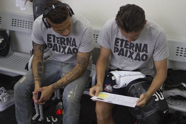 Nos vestiários antes da partida entre Santos x Corinthians realizada esta tarde no estádio do Morumbi, jogo válido pela 10ª rodada do Campeonato Paulista de 2013