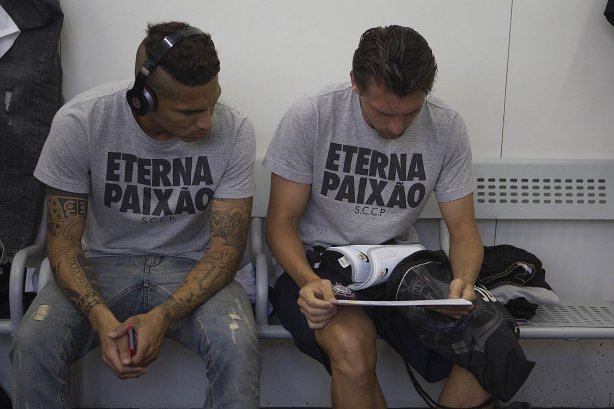 Nos vestiários antes da partida entre Santos x Corinthians realizada esta tarde no estádio do Morumbi, jogo válido pela 10ª rodada do Campeonato Paulista de 2013