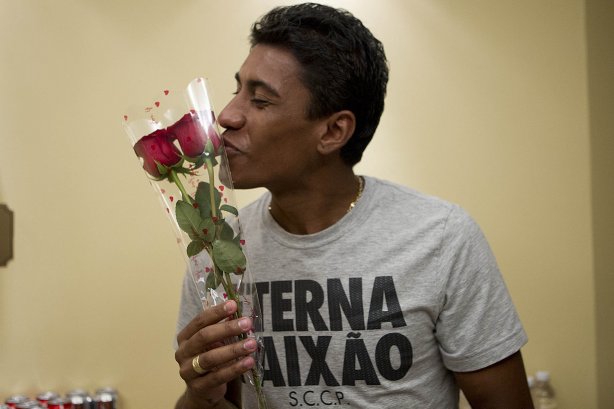 Jogadores preparam homenagem ao Dia Internacional da Mulher, após o treino desta tarde no estádio Caliente, na cidade de Tijuana/México. O próximo jogo da equipe será amanhã, quarta-feira, 06/03, contra o Tijuana, no estádio Caliente, válido pela 3ª rodada da Copa Libertadores 2013. Tijuana - México - 05/03/2013