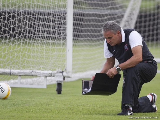 Durante o treino desta tarde no CT Joaquim Grava, no Parque Ecológico do Tiete. O próximo jogo da equipe será amanhã, sábado, dia 16/03, contra a Uniao Barbarese, jogo da 12ª rodada do Campeonato Paulista 2013