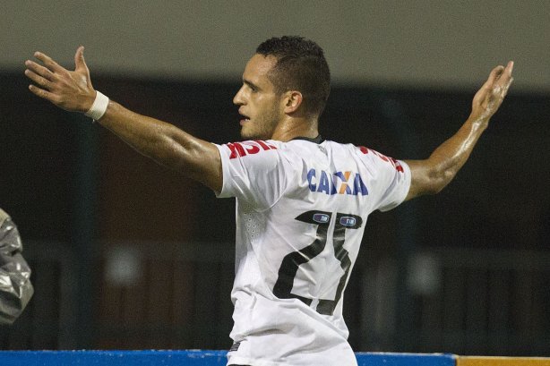 Durante a partida entre Corinthians x Uniao Barbarense realizada esta tarde no estádio do Pacaembu, jogo válido pela 12ª rodada do Campeonato Paulista de 2013