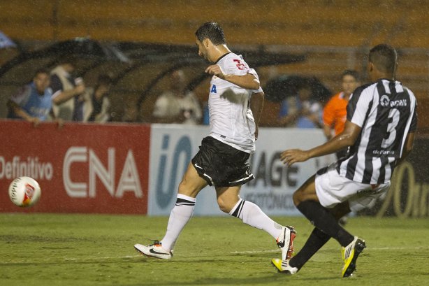 Durante a partida entre Corinthians x Uniao Barbarense realizada esta tarde no estádio do Pacaembu, jogo válido pela 12ª rodada do Campeonato Paulista de 2013