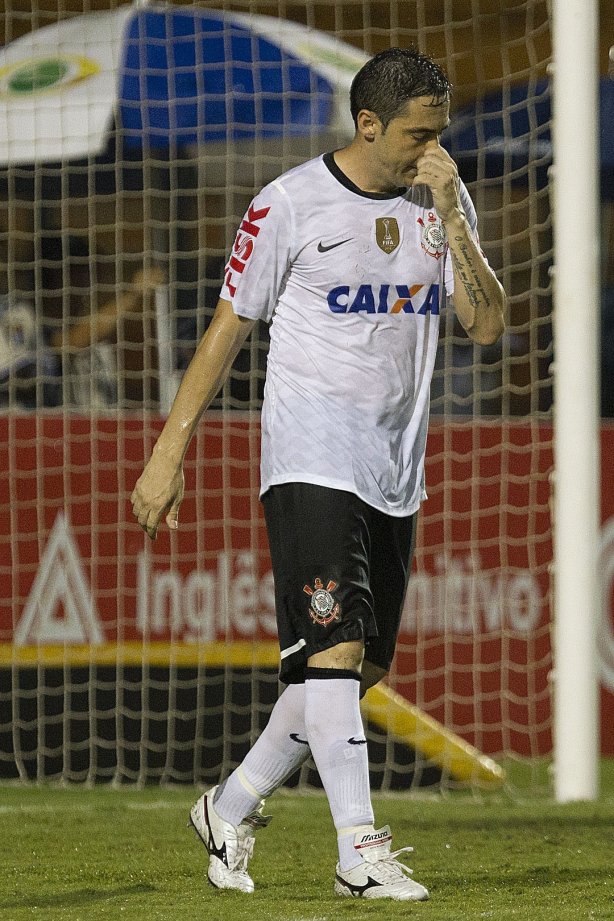 Durante a partida entre Corinthians x Uniao Barbarense realizada esta tarde no estádio do Pacaembu, jogo válido pela 12ª rodada do Campeonato Paulista de 2013