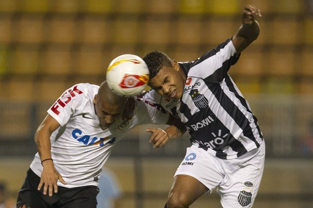 Durante a partida entre Corinthians x Uniao Barbarense realizada esta tarde no estádio do Pacaembu, jogo válido pela 12ª rodada do Campeonato Paulista de 2013