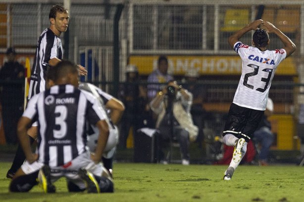 Durante a partida entre Corinthians x Uniao Barbarense realizada esta tarde no estádio do Pacaembu, jogo válido pela 12ª rodada do Campeonato Paulista de 2013