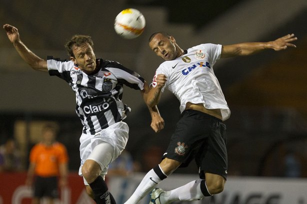 Durante a partida entre Corinthians x Uniao Barbarense realizada esta tarde no estádio do Pacaembu, jogo válido pela 12ª rodada do Campeonato Paulista de 2013
