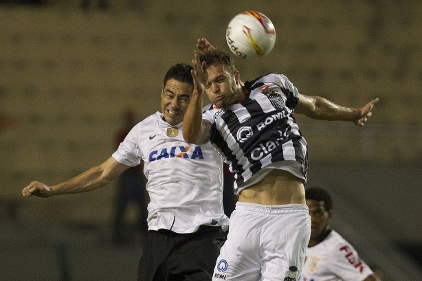 Durante a partida entre Corinthians x Uniao Barbarense realizada esta tarde no estádio do Pacaembu, jogo válido pela 12ª rodada do Campeonato Paulista de 2013