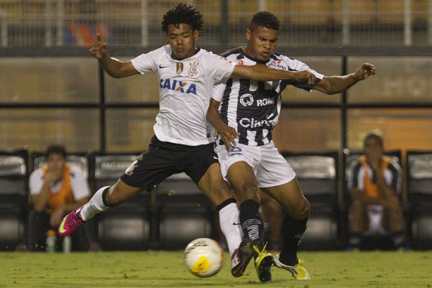 Durante a partida entre Corinthians x Uniao Barbarense realizada esta tarde no estádio do Pacaembu, jogo válido pela 12ª rodada do Campeonato Paulista de 2013
