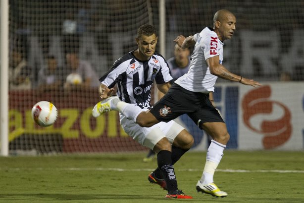 Durante a partida entre Corinthians x Uniao Barbarense realizada esta tarde no estádio do Pacaembu, jogo válido pela 12ª rodada do Campeonato Paulista de 2013