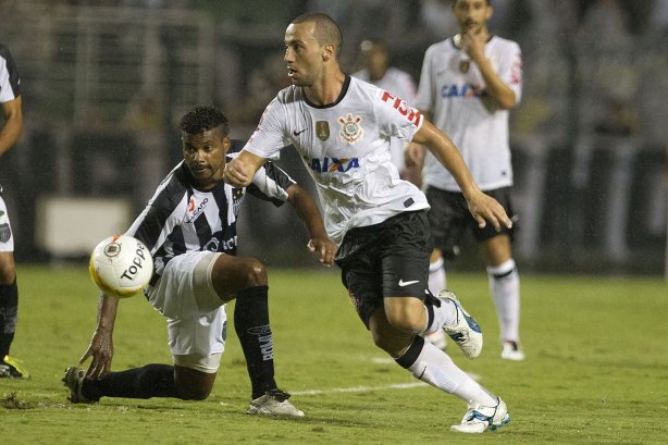 Durante a partida entre Corinthians x Uniao Barbarense realizada esta tarde no estádio do Pacaembu, jogo válido pela 12ª rodada do Campeonato Paulista de 2013
