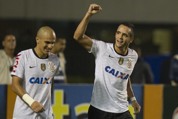 Durante a partida entre Corinthians x Uniao Barbarense realizada esta tarde no estádio do Pacaembu, jogo válido pela 12ª rodada do Campeonato Paulista de 2013