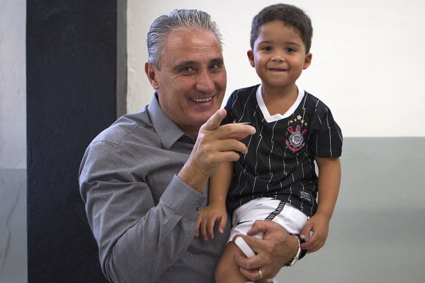 Nos vestiários antes da partida entre Corinthians x Uniao Barbarense realizada esta tarde no estádio do Pacaembu, jogo válido pela 12ª rodada do Campeonato Paulista de 2013
