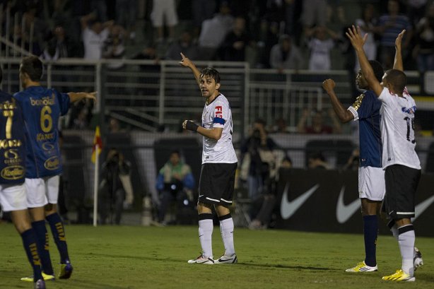 Durante a partida entre Corinthians x Penapolense realizada esta noite no estádio do Pacaembu, jogo válido pela 15ª rodada do Campeonato Paulista de 2013