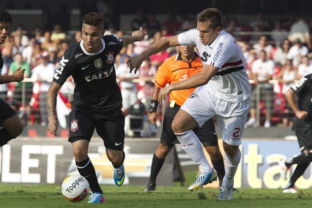 Durante a partida entre São Paulo x Corinthians realizada esta tarde no estádio do Morumbi, jogo válido pela 16ª rodada do Campeonato Paulista de 2013
