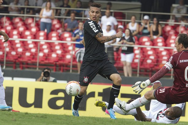 Durante a partida entre São Paulo x Corinthians realizada esta tarde no estádio do Morumbi, jogo válido pela 16ª rodada do Campeonato Paulista de 2013