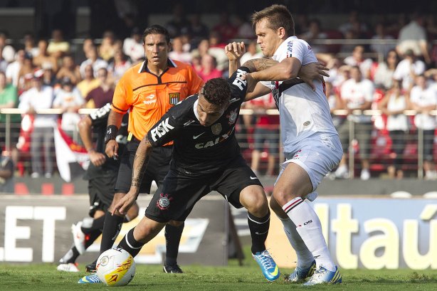 Durante a partida entre São Paulo x Corinthians realizada esta tarde no estádio do Morumbi, jogo válido pela 16ª rodada do Campeonato Paulista de 2013