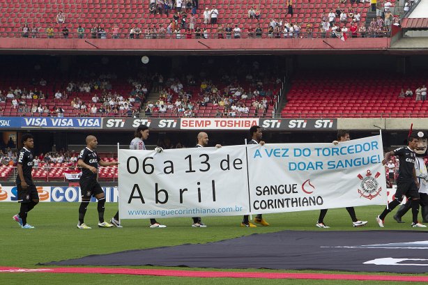 Durante a partida entre São Paulo x Corinthians realizada esta tarde no estádio do Morumbi, jogo válido pela 16ª rodada do Campeonato Paulista de 2013