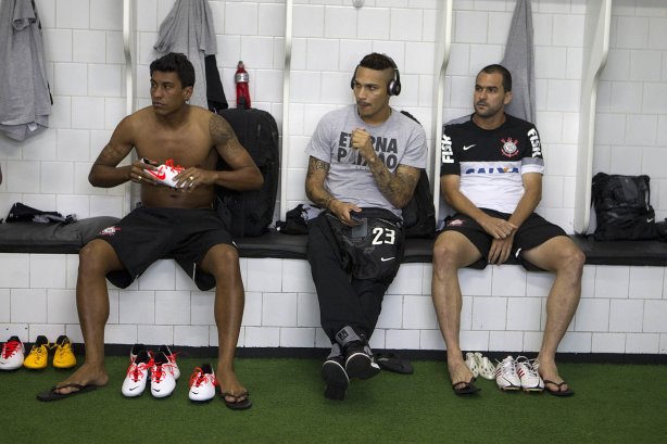 Nos vestiários antes da partida entre São Paulo x Corinthians realizada esta tarde no estádio do Morumbi, jogo válido pela 16ª rodada do Campeonato Paulista de 2013