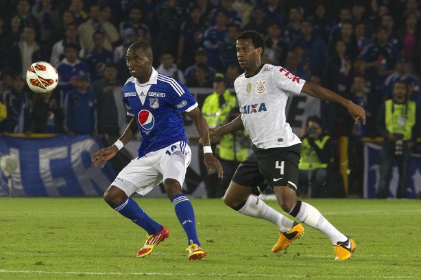 Durante a partida entre Millonarios/Colômbia x Corinthians/Brasil, realizada esta noite no estádio El Campín, em Bogota, jogo da volta da fase de classificação da Copa Libertadores de América 2013