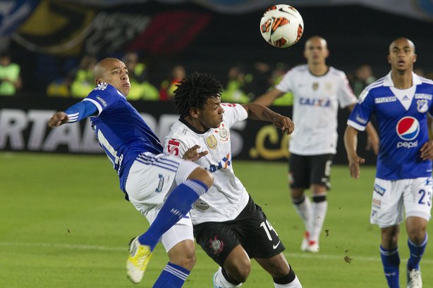 Durante a partida entre Millonarios/Colômbia x Corinthians/Brasil, realizada esta noite no estádio El Campín, em Bogota, jogo da volta da fase de classificação da Copa Libertadores de América 2013