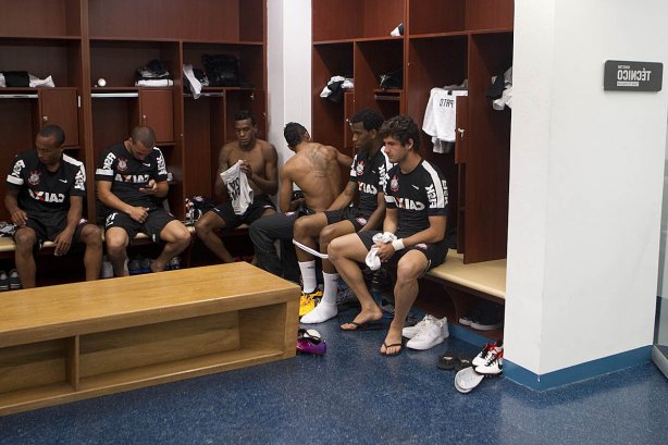 Nos vestiários antes da partida entre Millonarios/Colômbia x Corinthians/Brasil, realizada esta noite no estádio El Campín, em Bogota, jogo da volta da fase de classificação da Copa Libertadores de América 2013