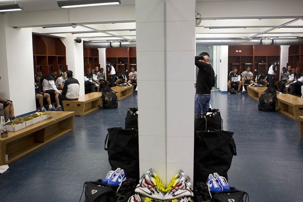 Nos vestiários antes da partida entre Millonarios/Colômbia x Corinthians/Brasil, realizada esta noite no estádio El Campín, em Bogota, jogo da volta da fase de classificação da Copa Libertadores de América 2013