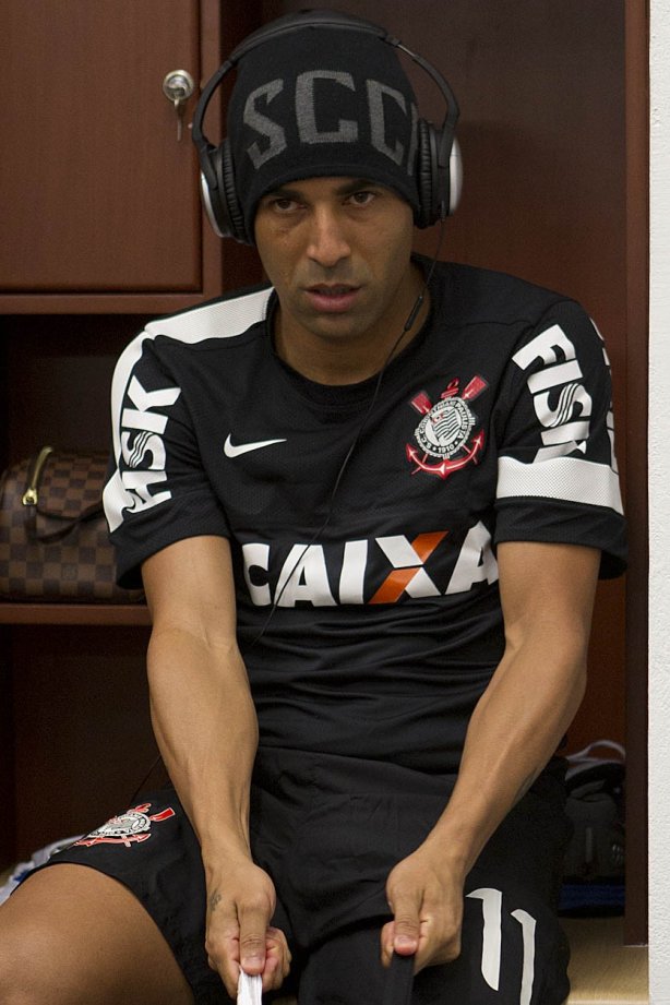 Nos vestiários antes da partida entre Millonarios/Colômbia x Corinthians/Brasil, realizada esta noite no estádio El Campín, em Bogota, jogo da volta da fase de classificação da Copa Libertadores de América 2013