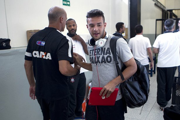 Nos vestiários antes da partida entre Corinthians x São Bernardo realizada esta tarde no estádio do Pacaembu, jogo válido pela 17ª rodada do Campeonato Paulista de 2013