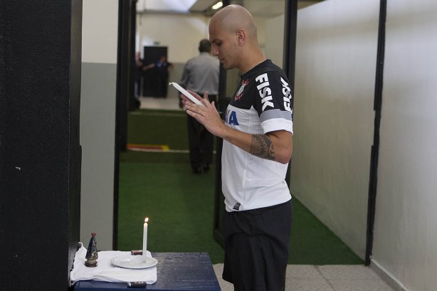 Nos vestiários antes da partida entre Corinthians x São Bernardo realizada esta tarde no estádio do Pacaembu, jogo válido pela 17ª rodada do Campeonato Paulista de 2013