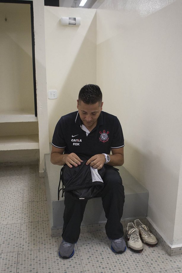 Nos vestiários antes da partida entre Corinthians x São Bernardo realizada esta tarde no estádio do Pacaembu, jogo válido pela 17ª rodada do Campeonato Paulista de 2013