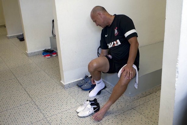 Nos vestiários antes da partida entre Corinthians x São Bernardo realizada esta tarde no estádio do Pacaembu, jogo válido pela 17ª rodada do Campeonato Paulista de 2013