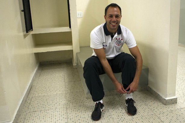 Nos vestiários antes da partida entre Corinthians x São Bernardo realizada esta tarde no estádio do Pacaembu, jogo válido pela 17ª rodada do Campeonato Paulista de 2013