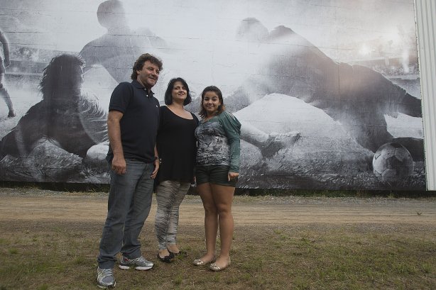 Tupanzinho, na inauguraçnao do painel que retrata seu gol em 1990, primeiro Campeonato Brasileiro do Corinthians, durante o treino desta tarde no CT Joaquim Grava, no Parque Ecológico do Tiete. O próximo jogo da equipe será quarta-feira, dia 10/04, contra o San José, da Bolivia, no Pacaembu, jogo da volta válido pela fase de classificação da Copa Libertadores da América 2013