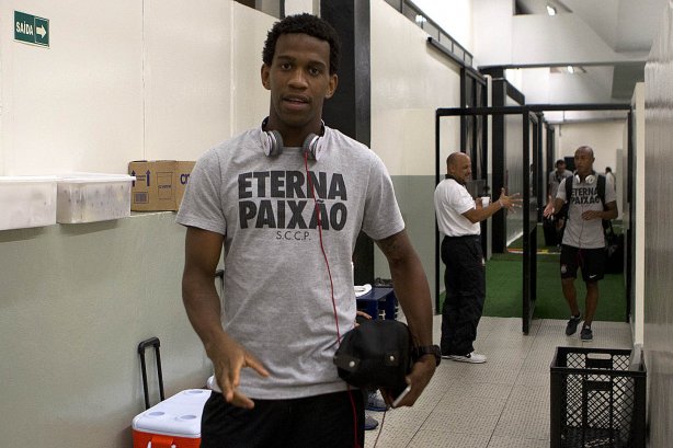 Nos vestiários antes da partida entre Corinthians/Brasil x San José/Bolivia, realizada esta noite no estádio do Pacaembu, jogo da volta da fase de classificação da Copa Libertadores de América 2013