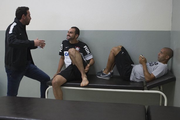 Nos vestiários antes da partida entre Corinthians x Atlético Sorocaba realizada esta tarde no estádio do Pacaembu, jogo válido pela 18ª rodada do Campeonato Paulista de 2013
