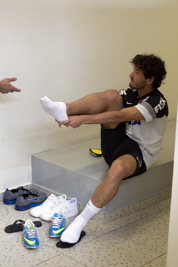Nos vestiários antes da partida entre Corinthians x Atlético Sorocaba realizada esta tarde no estádio do Pacaembu, jogo válido pela 18ª rodada do Campeonato Paulista de 2013