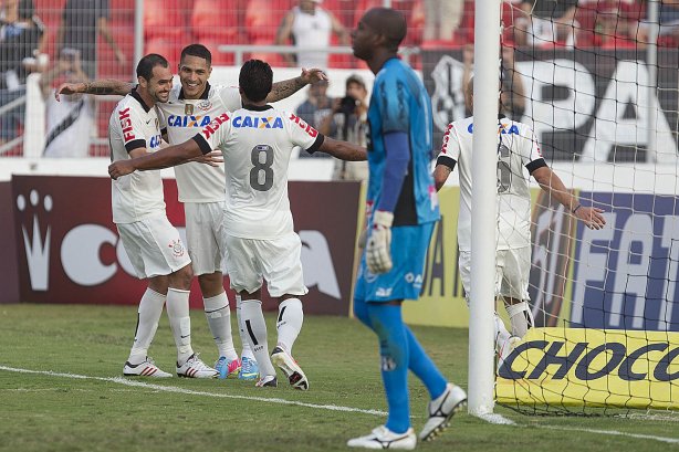 Durante a partida entre Ponte Preta x Corinthians realizada esta tarde no estádio Moisés Licarelli, em Campinas, jogo válido pelas oitavas de final do Campeonato Paulista de 2013