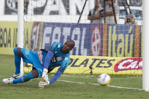 Durante a partida entre Ponte Preta x Corinthians realizada esta tarde no estádio Moisés Licarelli, em Campinas, jogo válido pelas oitavas de final do Campeonato Paulista de 2013