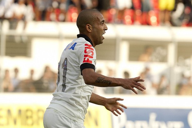 Durante a partida entre Ponte Preta x Corinthians realizada esta tarde no estádio Moisés Licarelli, em Campinas, jogo válido pelas oitavas de final do Campeonato Paulista de 2013