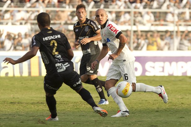 Durante a partida entre Ponte Preta x Corinthians realizada esta tarde no estádio Moisés Licarelli, em Campinas, jogo válido pelas oitavas de final do Campeonato Paulista de 2013