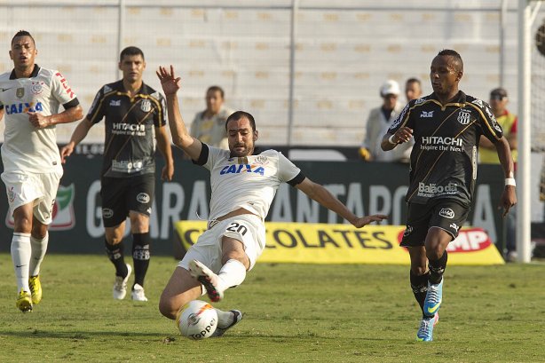 Durante a partida entre Ponte Preta x Corinthians realizada esta tarde no estádio Moisés Licarelli, em Campinas, jogo válido pelas oitavas de final do Campeonato Paulista de 2013