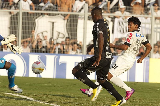 Durante a partida entre Ponte Preta x Corinthians realizada esta tarde no estádio Moisés Licarelli, em Campinas, jogo válido pelas oitavas de final do Campeonato Paulista de 2013