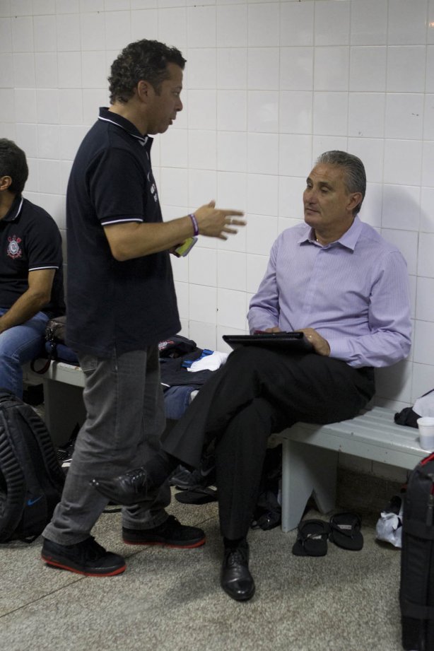Nos vestiários antes da partida entre Ponte Preta x Corinthians realizada esta tarde no estádio Moisés Licarelli, em Campinas, jogo válido pelas oitavas de final do Campeonato Paulista de 2013